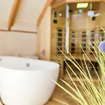 Haus Meeresleuchten Mit Sauna- Und Erlebnisbadnutzung