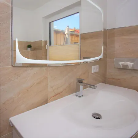 Haus Meeresleuchten Mit Sauna- Und Erlebnisbadnutzung * Sellin (Rugen)