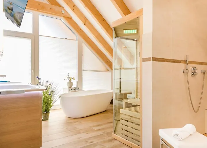 Haus Meeresleuchten Mit Sauna- Und Erlebnisbadnutzung * Sellin (Rugen)