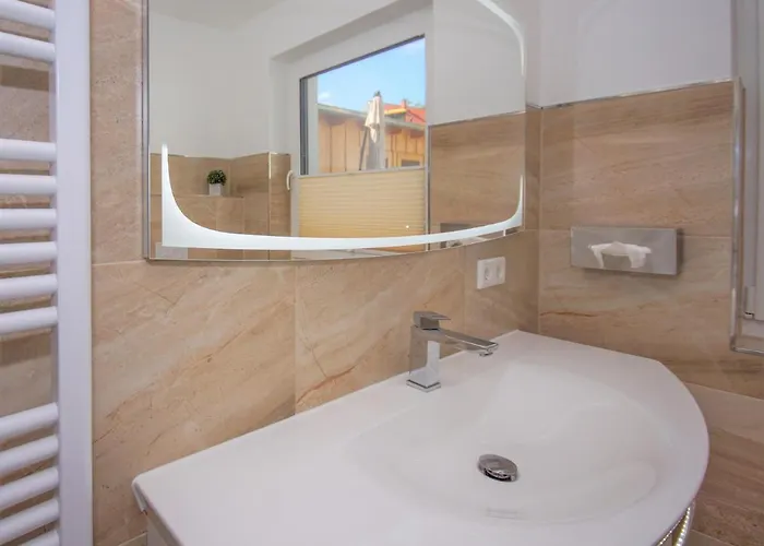 Haus Meeresleuchten Mit Sauna- Und Erlebnisbadnutzung * Sellin